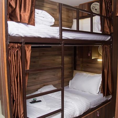 Padne Dormitory Мумбаї Екстер'єр фото